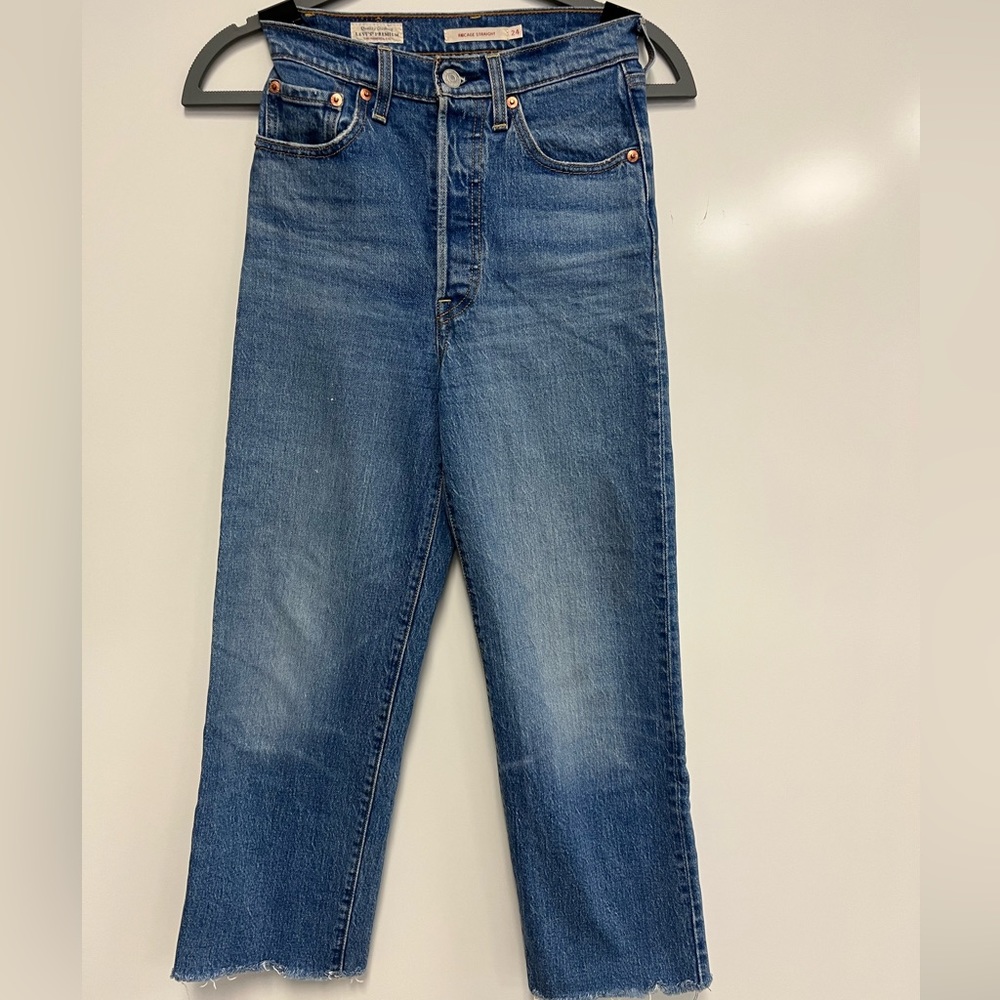 Levi’s. Premium Denim Ribcage Straight Jeans Sz. 24‎